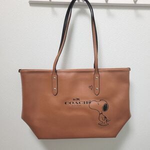 COACH X PEANUTS Leather Coated Tote SNOOPY KISS Purse Bag Limited Edition F37273
